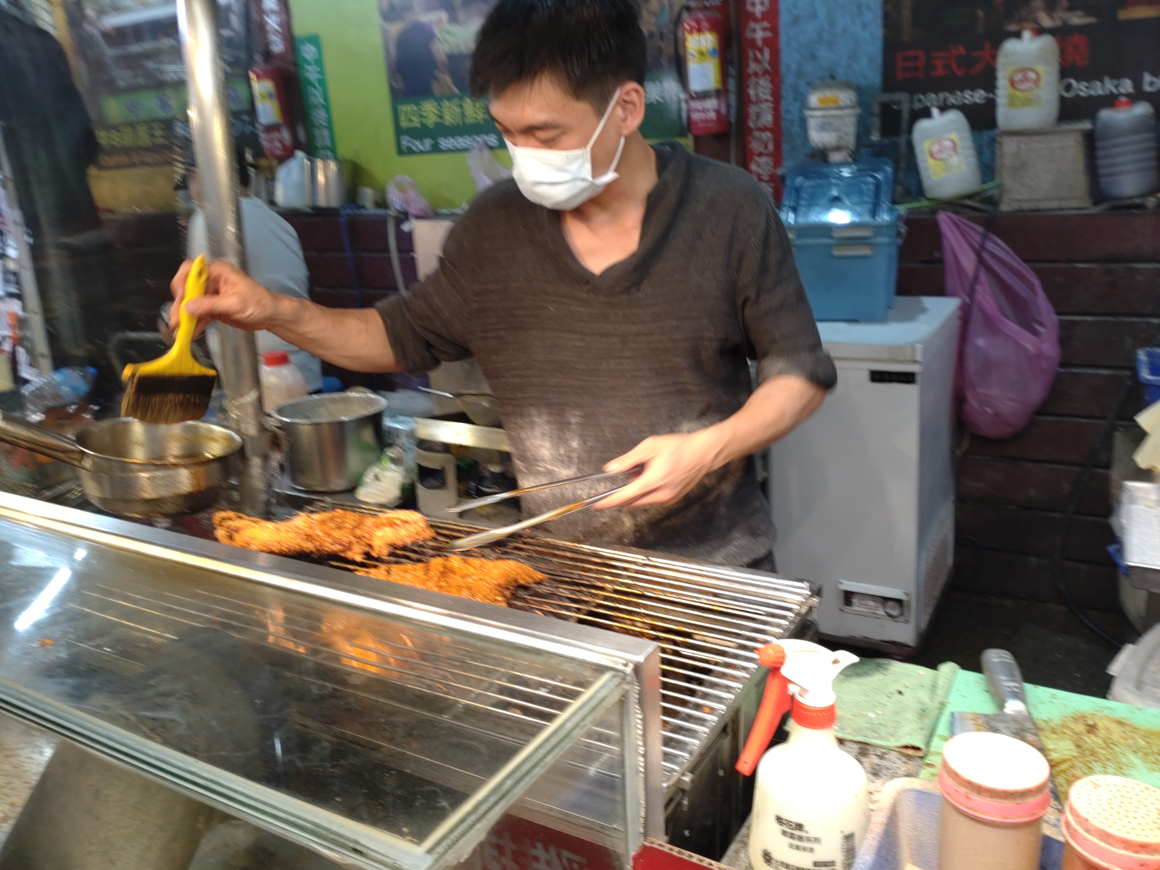 碳烤雞排調理の様子